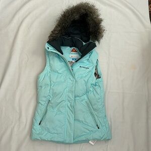 Women’s Columbia Vest with hood Size S